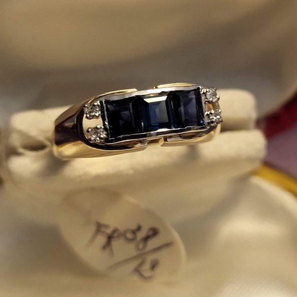 14K Gold Ring with saphire and diamonds - Picture 6 of 16